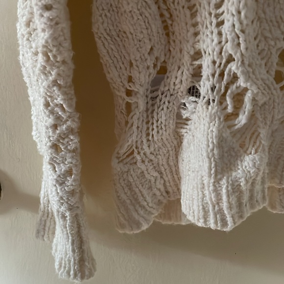 Sweater. American Eagle knit lightweight sweater. Cream/beige. Nice cond. large. - Picture 5 of 8